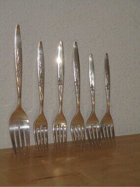 Oneida Silverplate Set of 6 Assorted Forks Pattern Gentle Rose Good Pre Owned